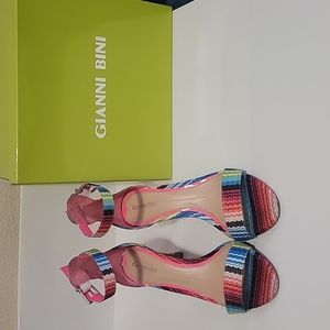 Gianni Bini "Maye" multi-colored women's high-heel shoes. Size 9.
